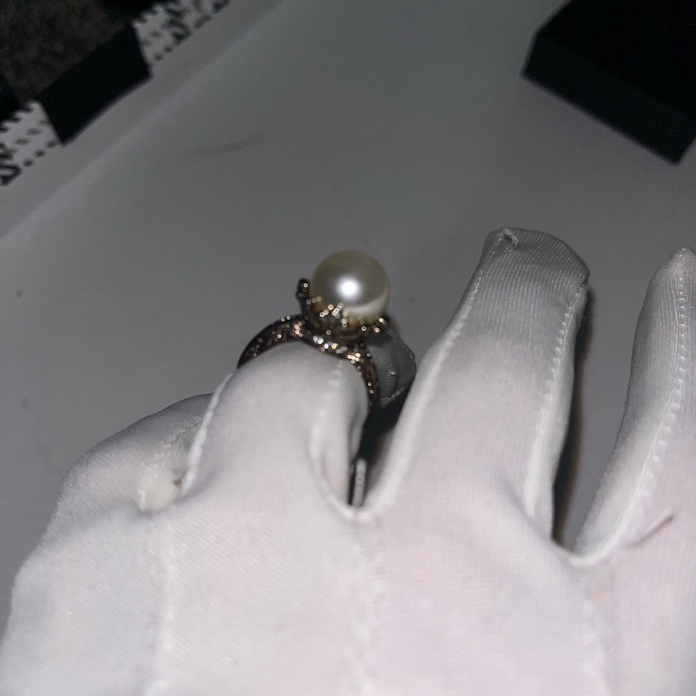 Pearl White and Silver Pearl Solitaire Ring by Pearl - Picture 6 of 10